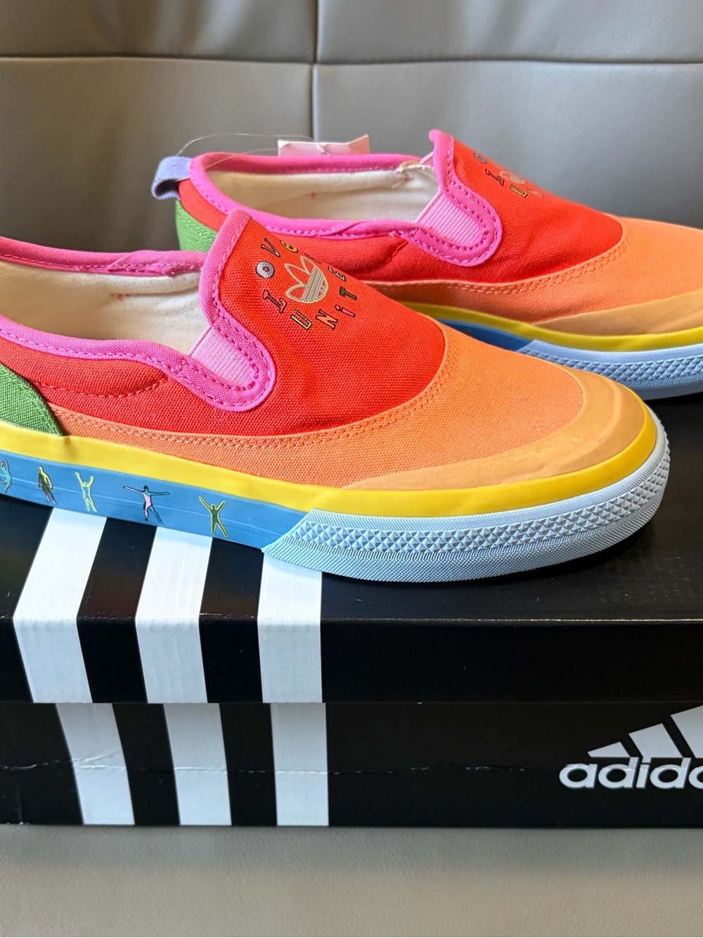 BNWB ADIDAS SLIP ON LOW PRIDE PACK LOVE UNITES SNEAKERS US 5 UK 4.5 EUR 37.5